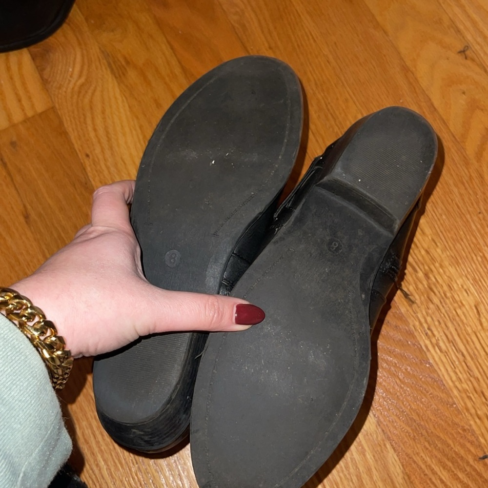 Detailed black booties - Picture 2 of 8